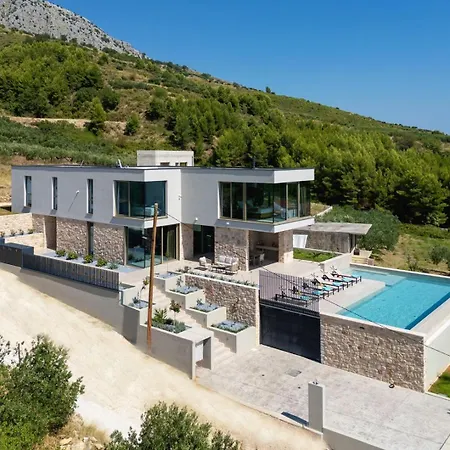 Exclusive St. Christopher Vila *