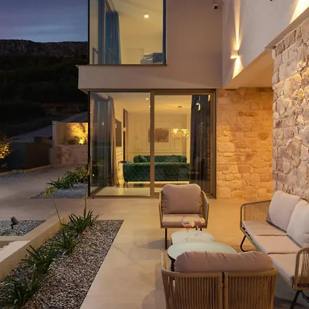 Exclusive St. Christopher Vila