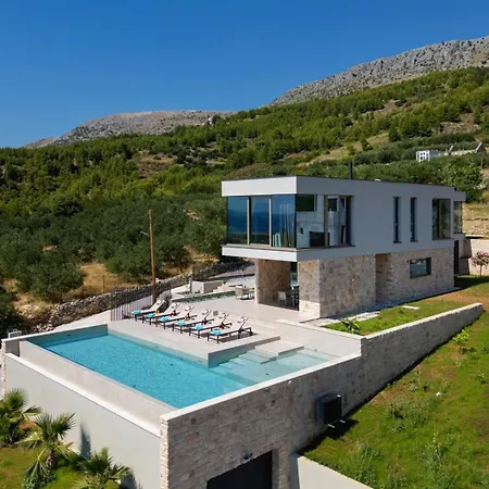 Exclusive St. Christopher Podstrana